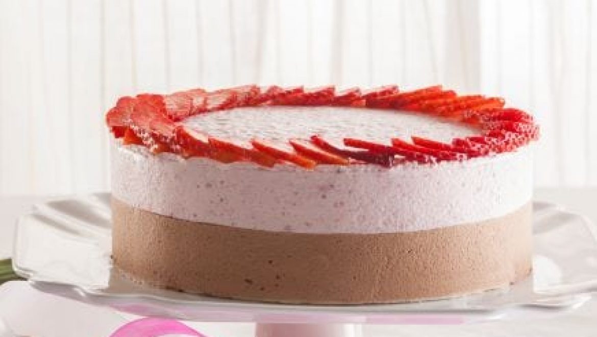 טורט מוס שוקולד ומוס תות לפסח