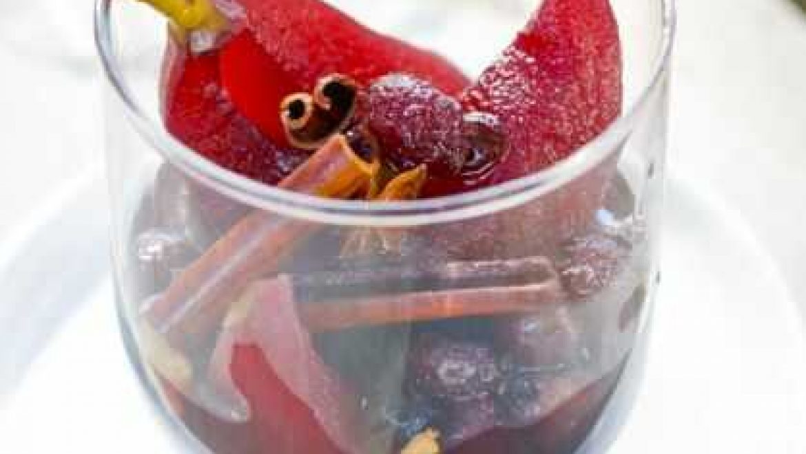 אגסים ביין אדום