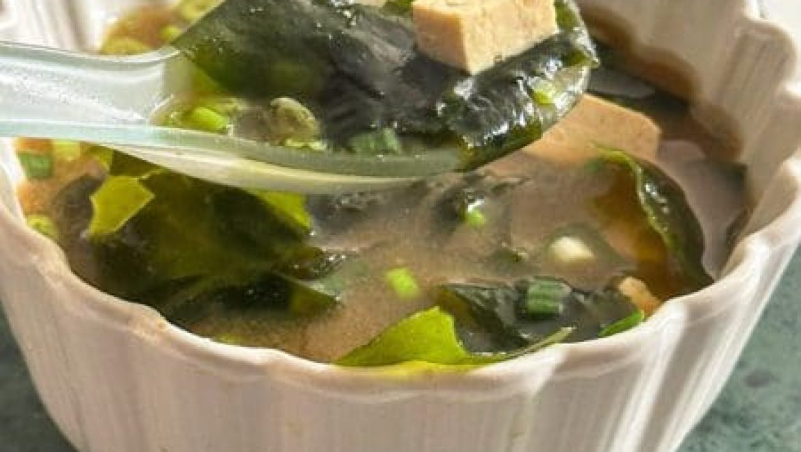 מרק מיסו צמחוני