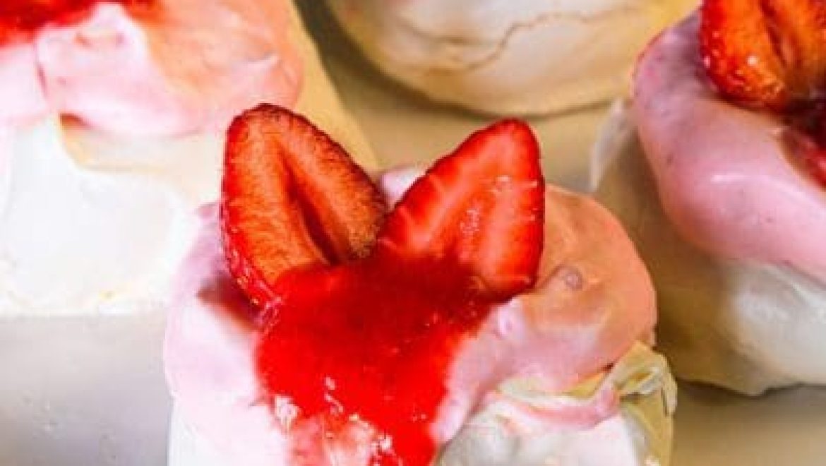 פבלובה עם מוס תותים