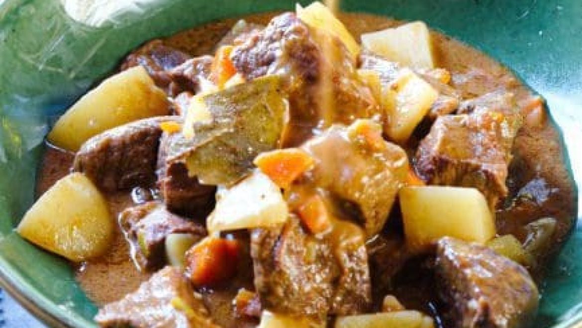 גולאש – קדירת בקר עם פפריקה