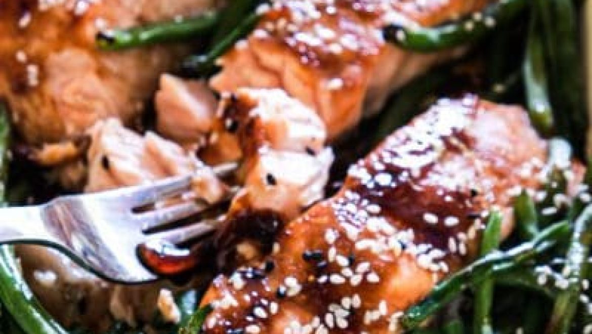 סלמון ושעועית ירוקה בתבנית אחת