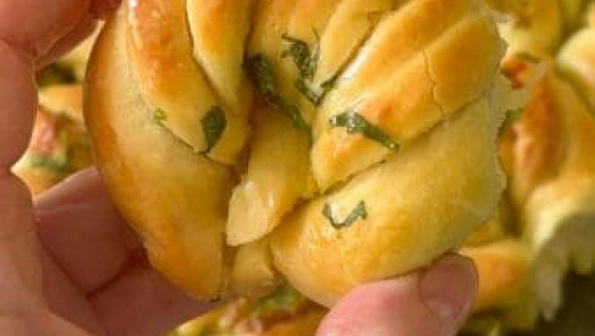 לחמניות במילוי פסטו וגבינות