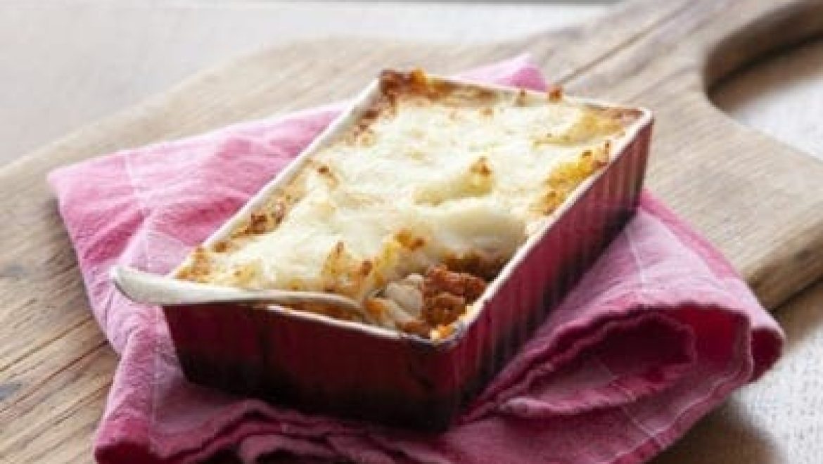 מאפה בנוסח בולונז מצופה בפירה עדין