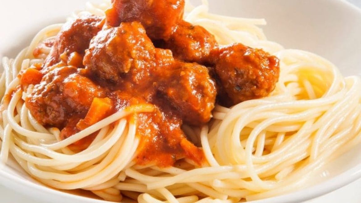 פסטה עם רוטב כדורי בשר