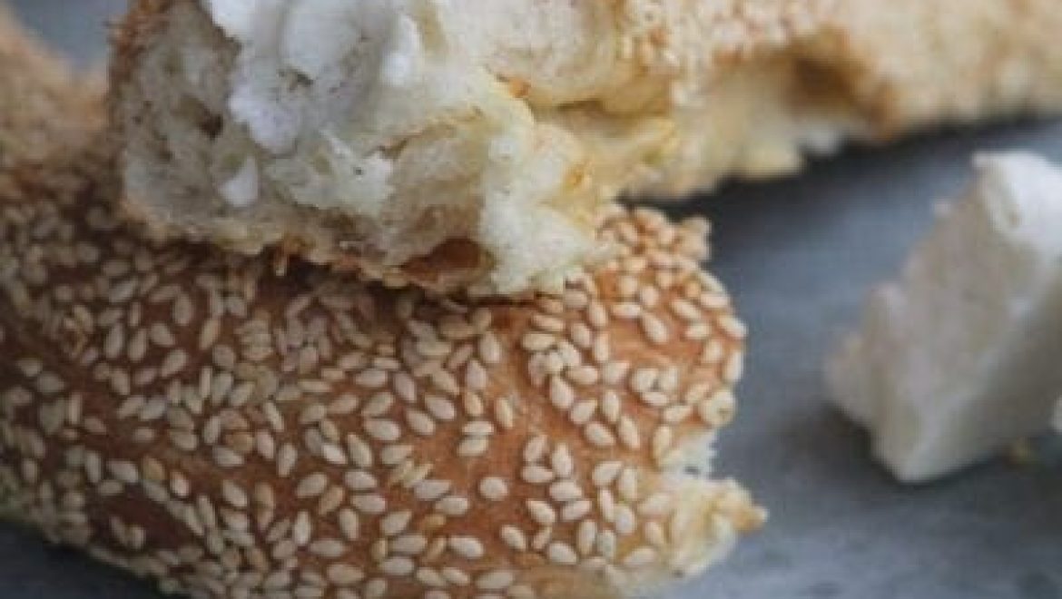 ביגלה ירושלמי במילוי גבינה מלוחה