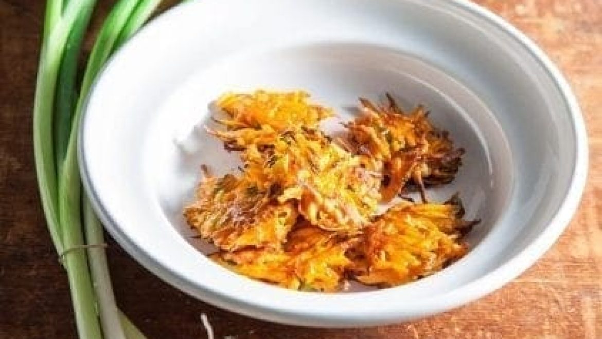 לביבות תפוח אדמה ובצל ירוק