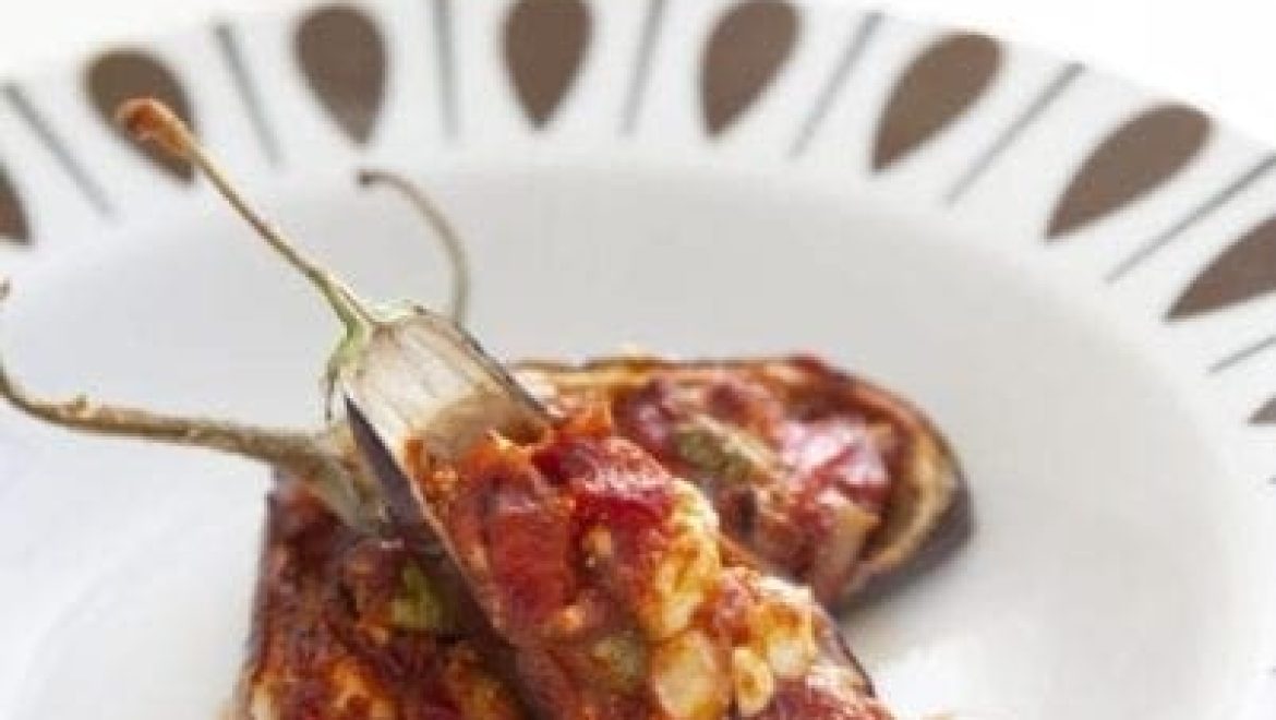 חצילים במילוי רטטוי וגבינה מלוחה