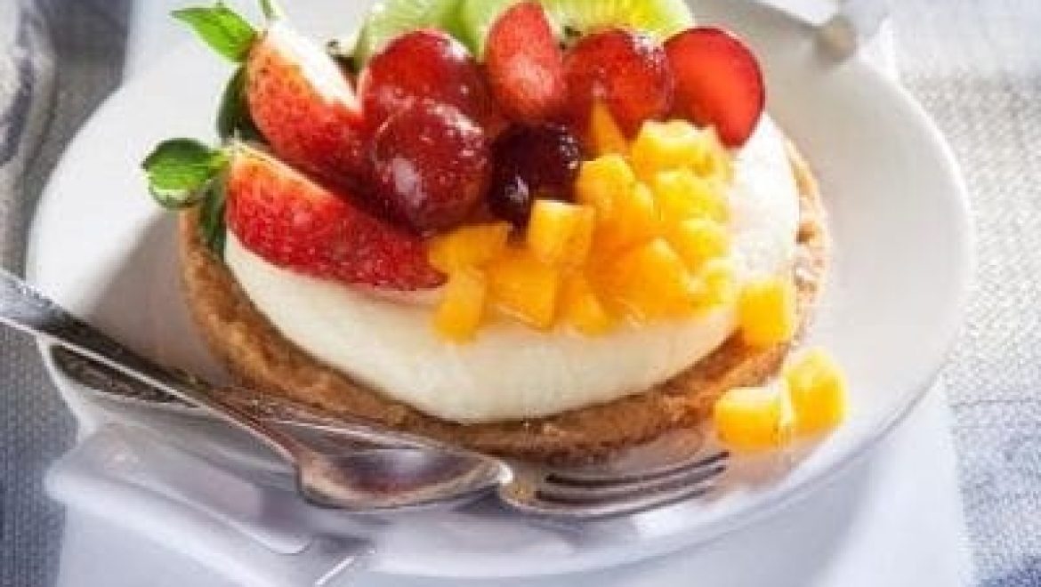 טארט קרם וניל ופירות העונה לפסח