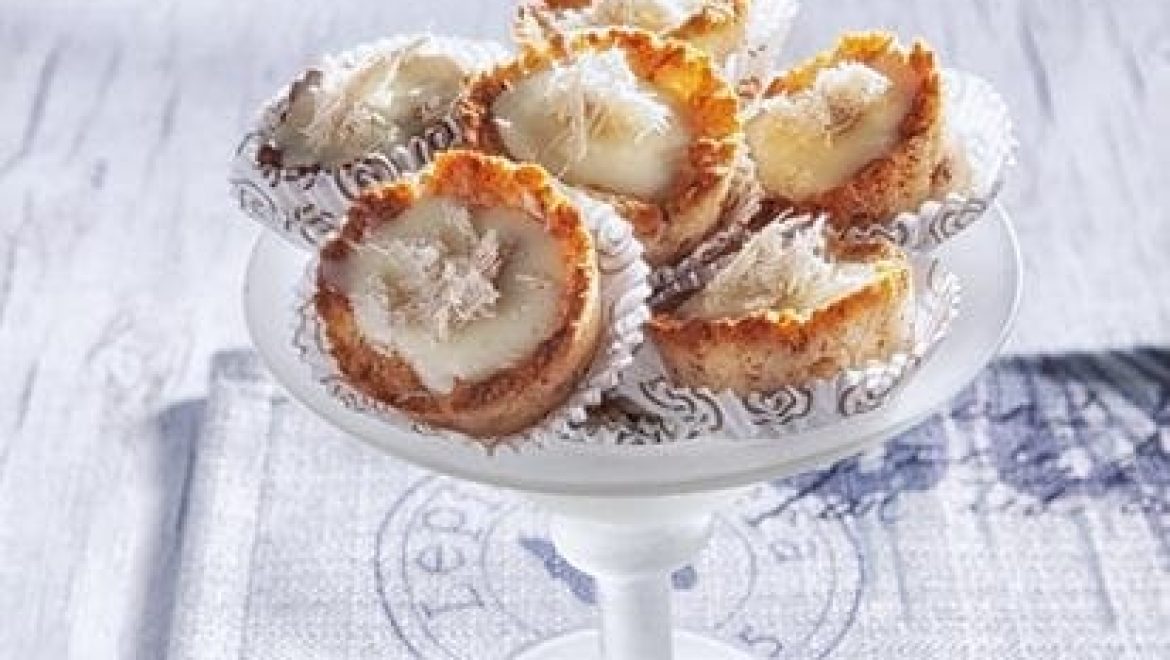 טארטים אישיים לפסח במילוי חלבה ושוקולד לבן