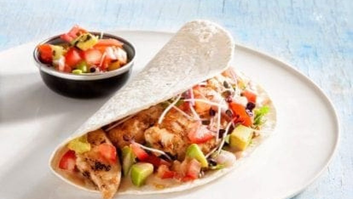 ארוחת טורטייה עם שניצלוני עוף בחמאת בוטנים