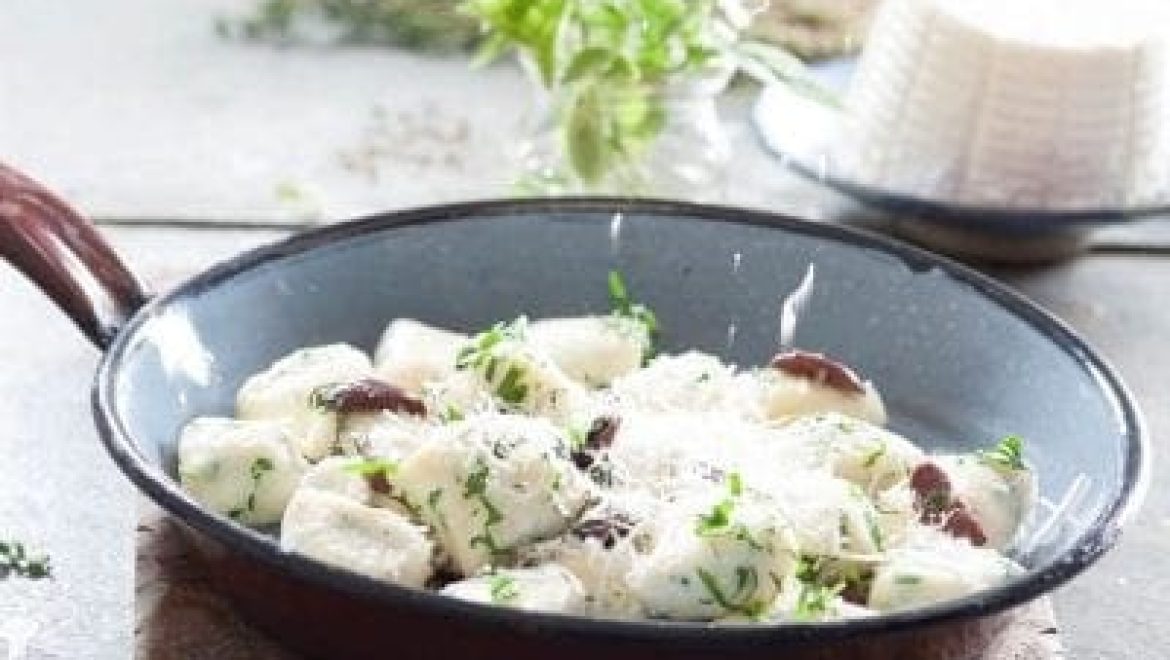 ניוקי גבינה ברוטב זיתים