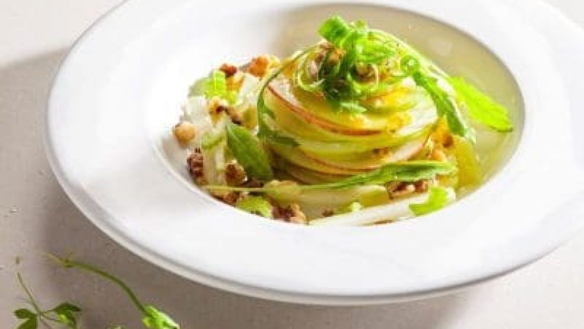 סלט וולדורף מיוחד