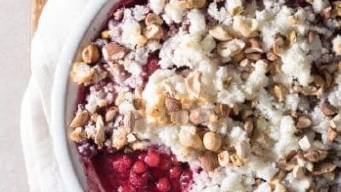 קרמבל קוקוס, פיצוחים ופירות אדומים