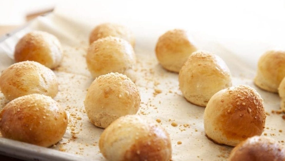 לחמניות בסגנון בריוש במילוי מוצרלה