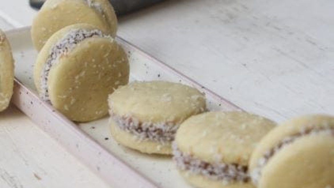 עוגיות אלפחורס עם ריבת חלב