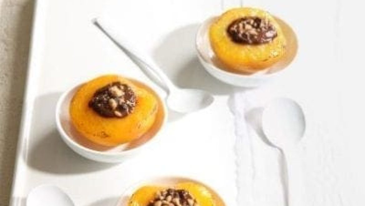 אפרסקים במילוי חם של שוקולד