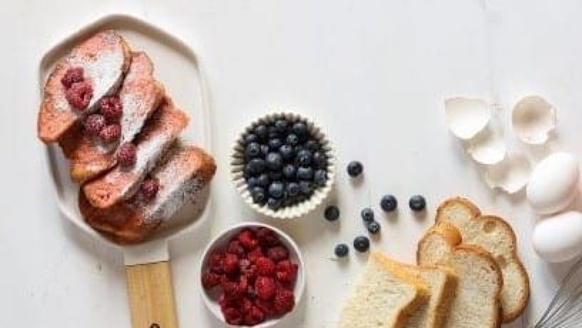 פרנץ טוסט עם פירות אדומים