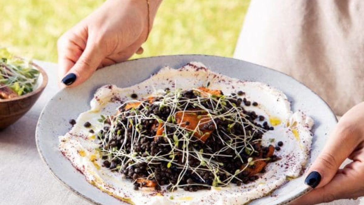 סלט עדשים ובטטה על לאבנה