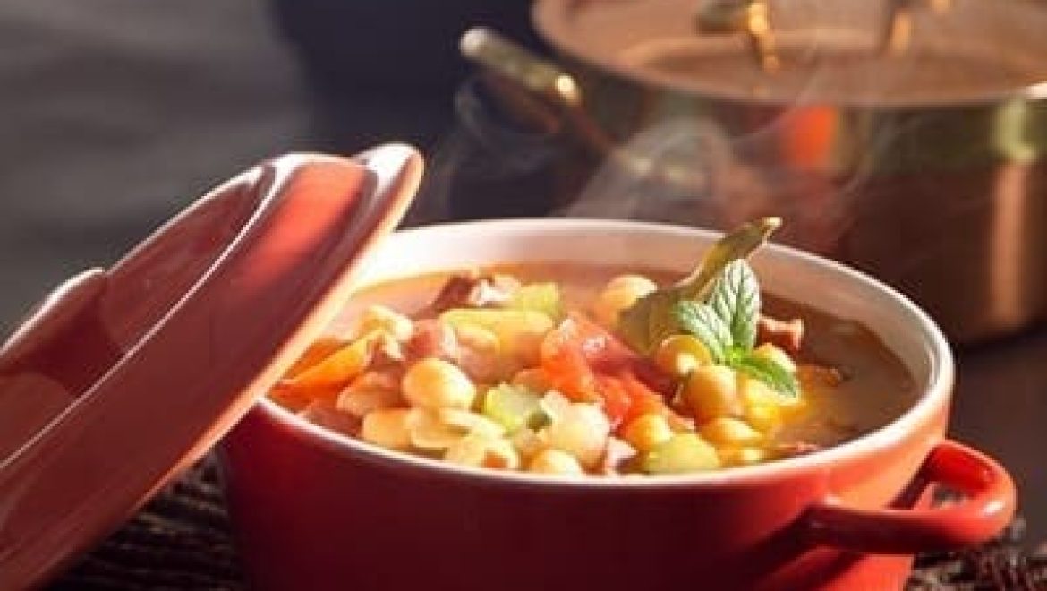 מרק מינסטרונה עגבניות  וירקות שורש