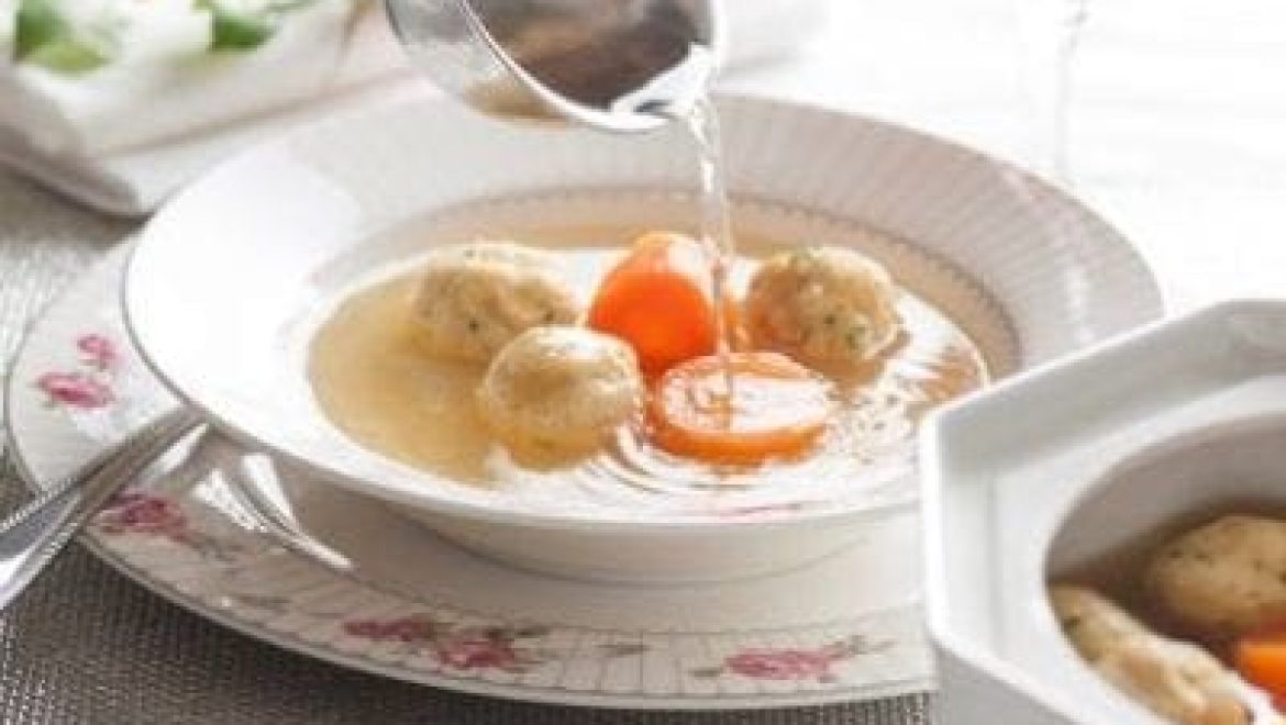 מרק עוף צח קלאסי עם קניידלעך