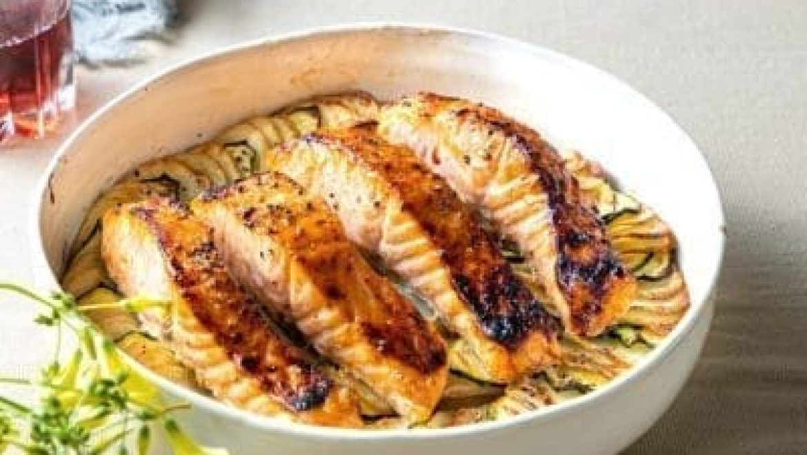 נתחי סלמון על גרטן מפנק