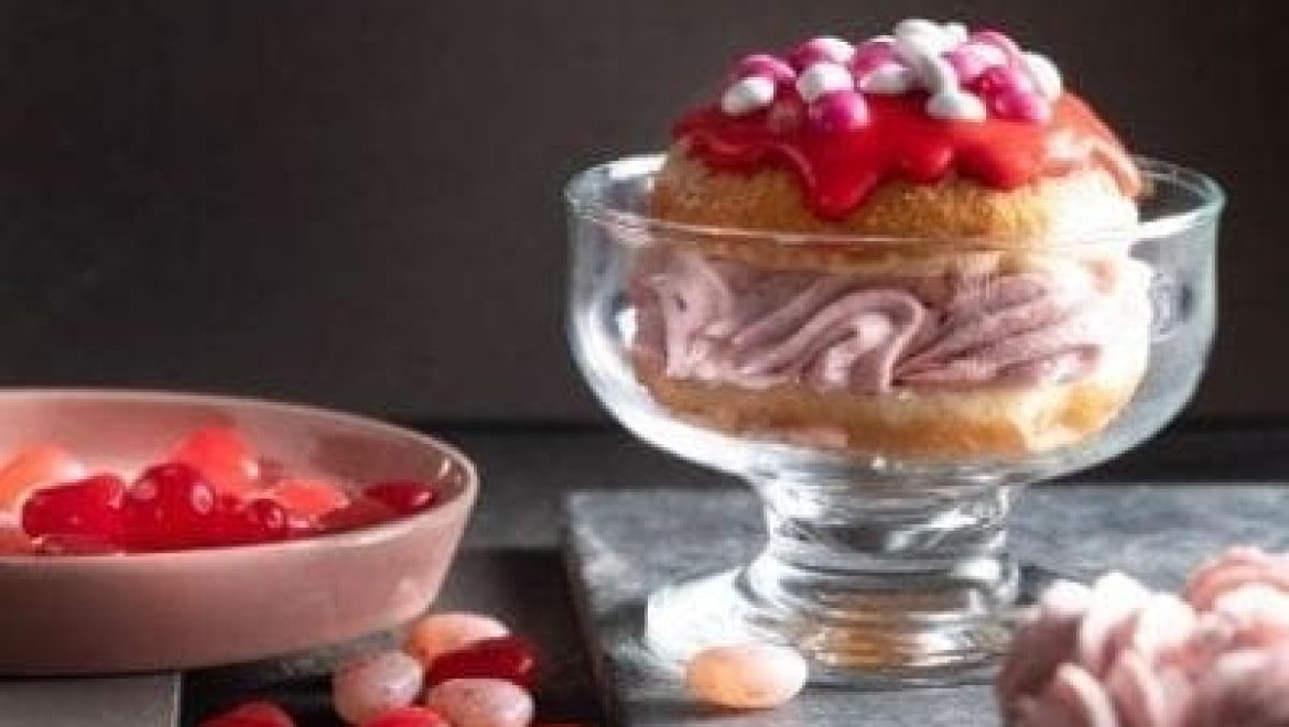 סופגניית פירות יער מעוצבת