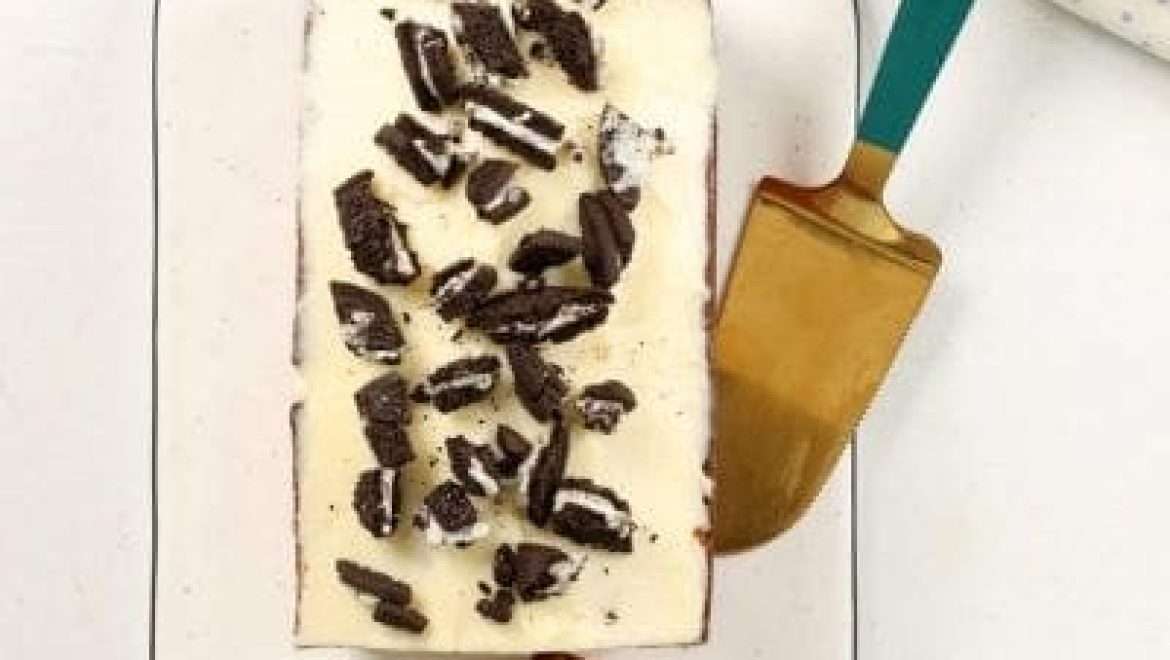 עוגה בחושה במילוי אוראו ובציפוי גבינת פילדלפיה