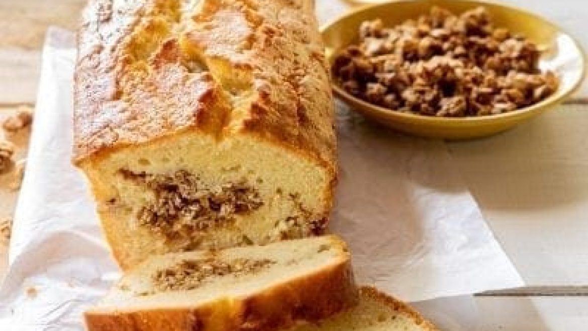 עוגה בחושה במילוי נפלא של גרנולה ודבש