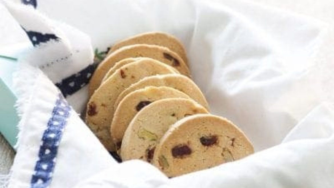 עוגיות משובצות בחמוציות ואגוזי מלך