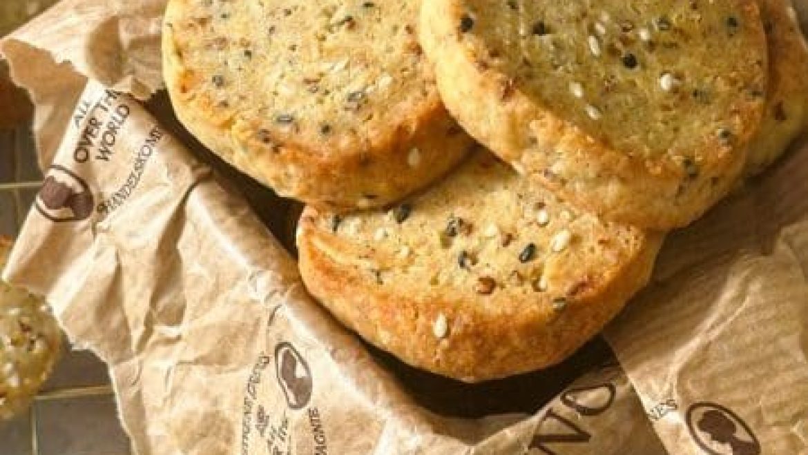 עוגיות חרדל ופרמזן