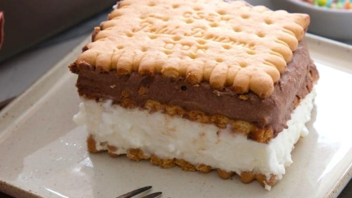 עוגת בסקוויטים בשני צבעים