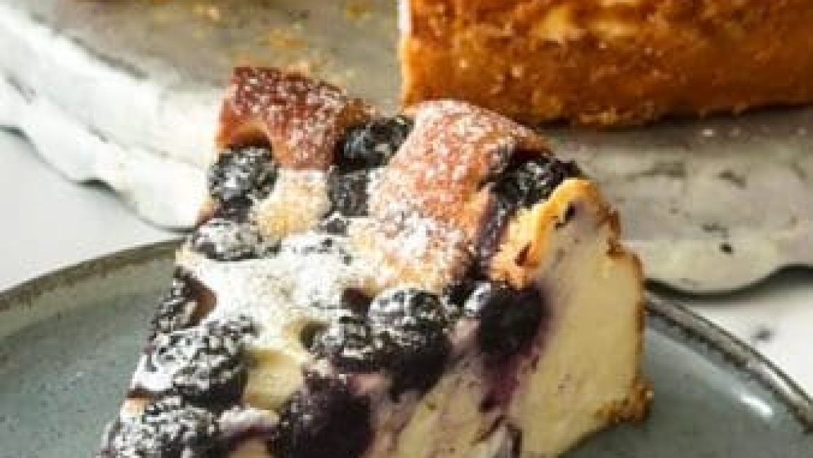 עוגת גבינה אפויה אוכמניות ללא תחתית