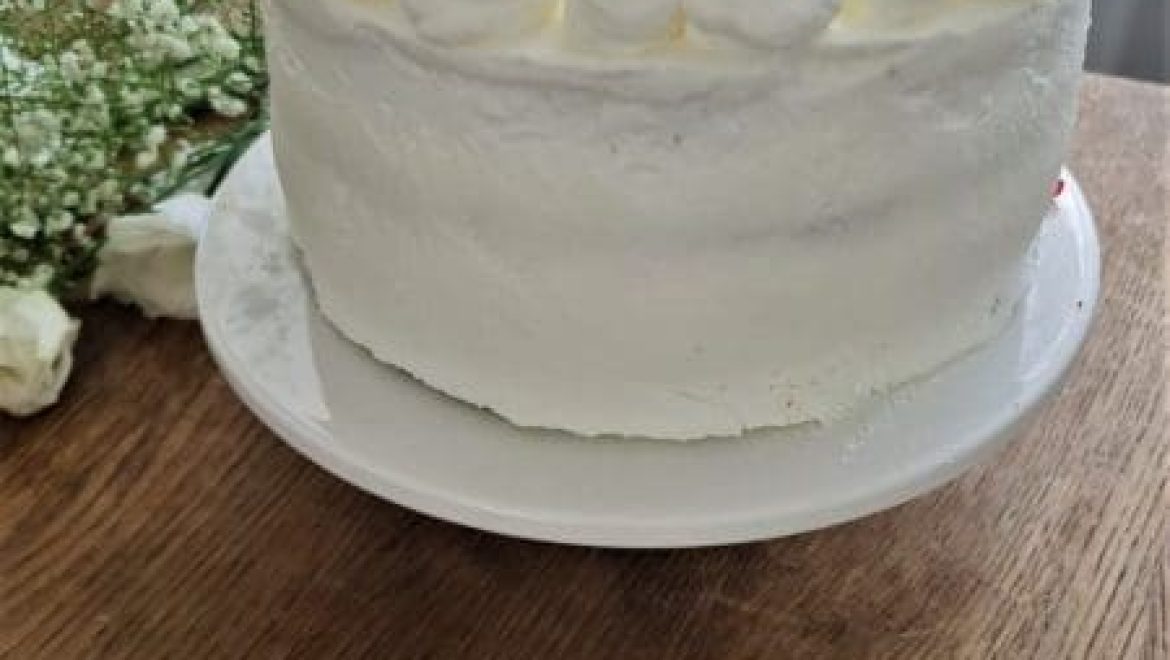 עוגת גזר במילוי קצפת וניל בקומות