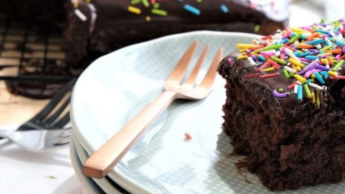 עוגת שוקולד טבעונית רכה במיוחד