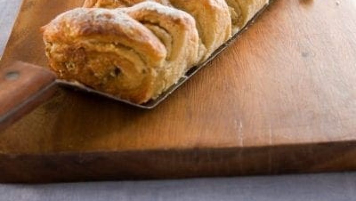 עוגת שמרים במילוי חלבה