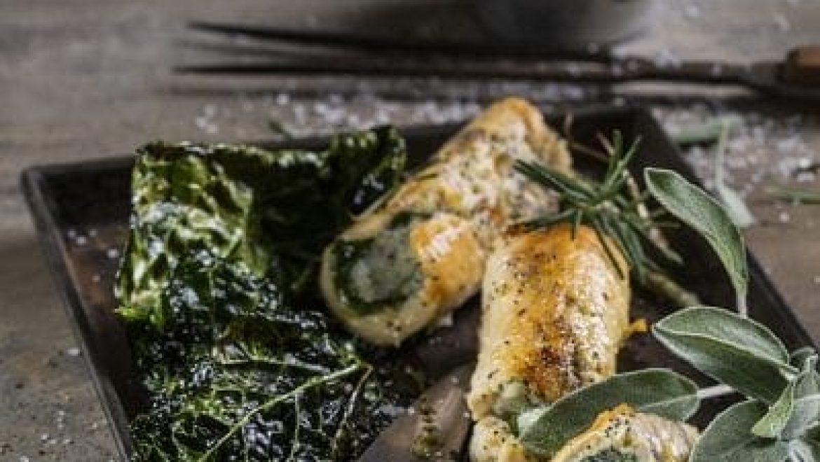 רולדת חזה עוף במילוי פירה ופרג