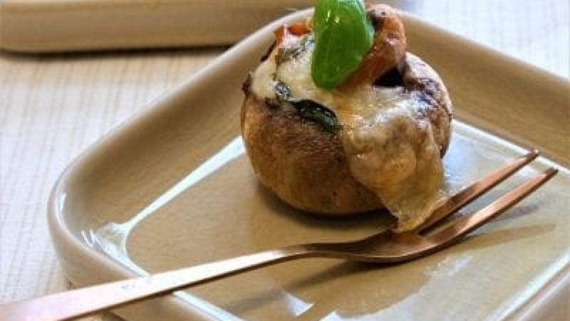 פטריות ממולאות בטעמי פיצה