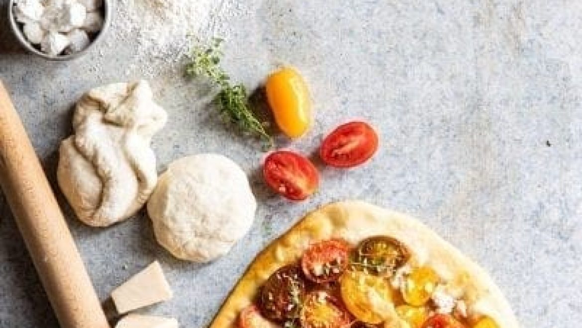 פיצה עם עגבניות שרי סופר מהירה