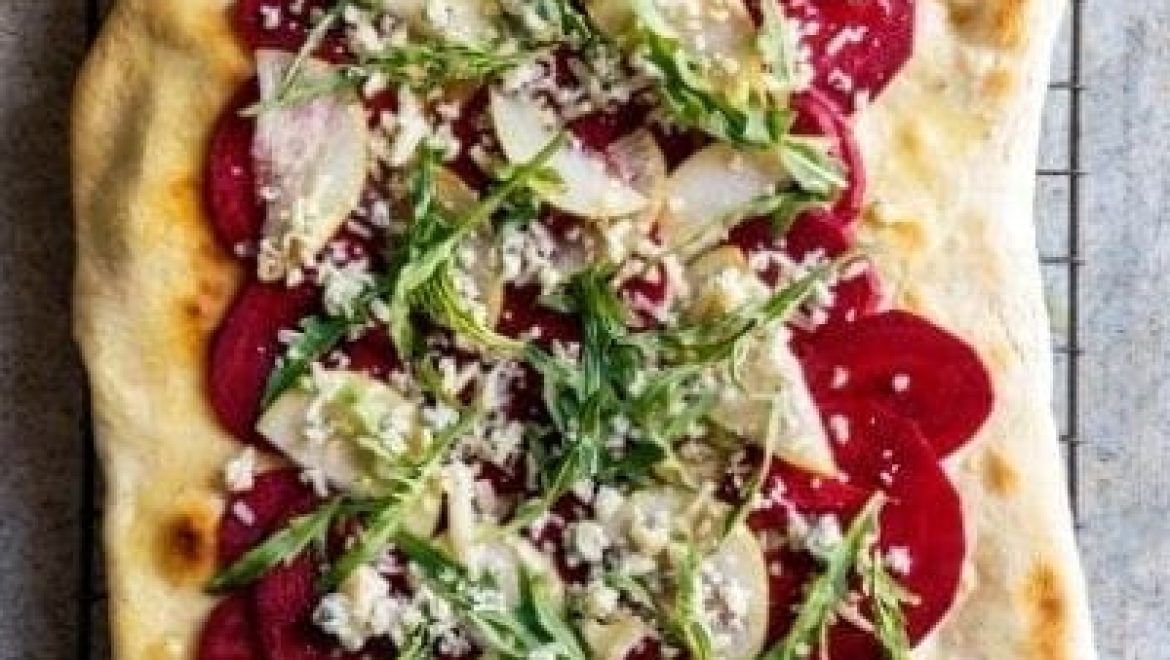 פיצה סגולה עם סלק