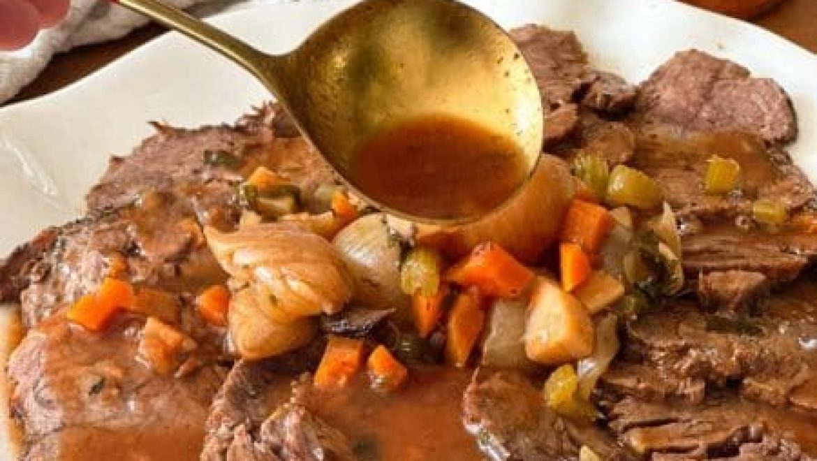 צלי בקר עם ין אדום ובצלים