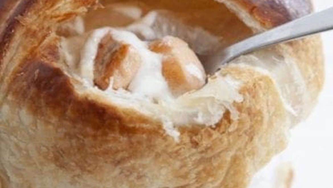 קדירת דגים מעודנת מכוסה ואפויה בבצק עלים