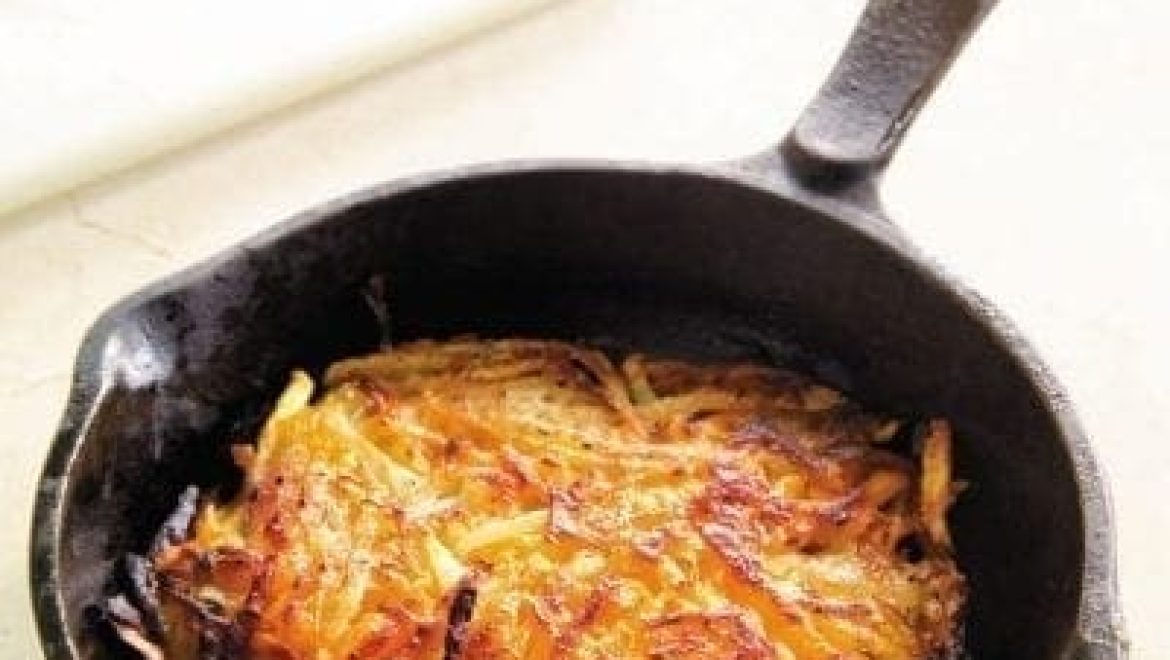 רושטי תפוחי אדמה במחבת אחת עם רוטב פטריות