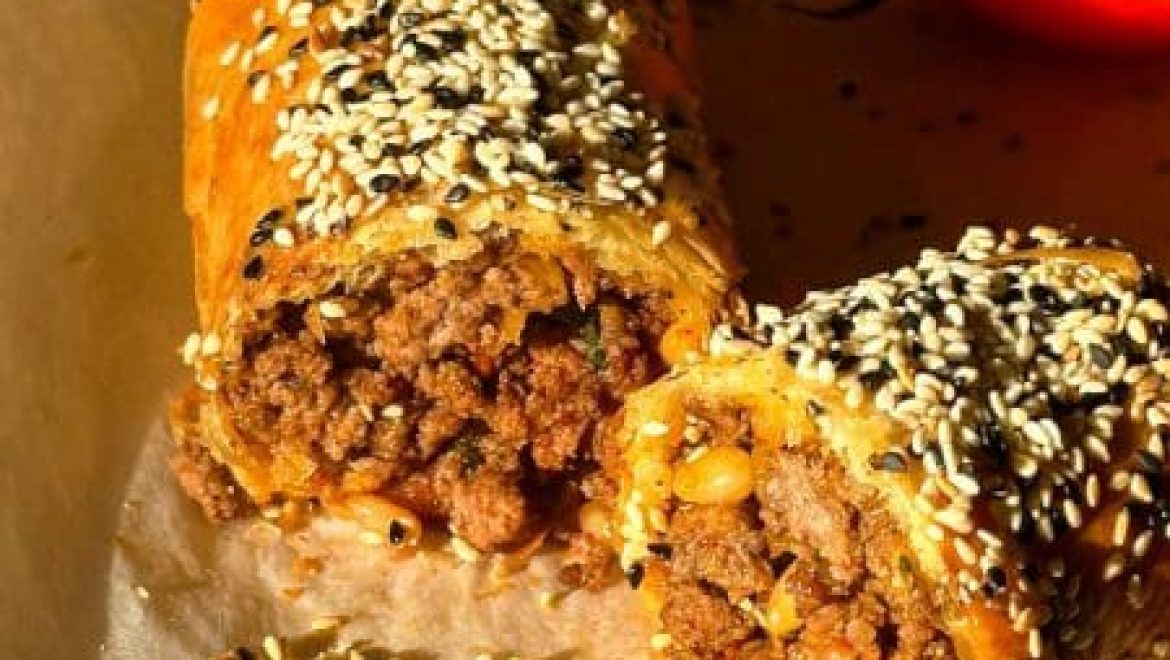 גלילת פילו במילוי בשר וצנוברים