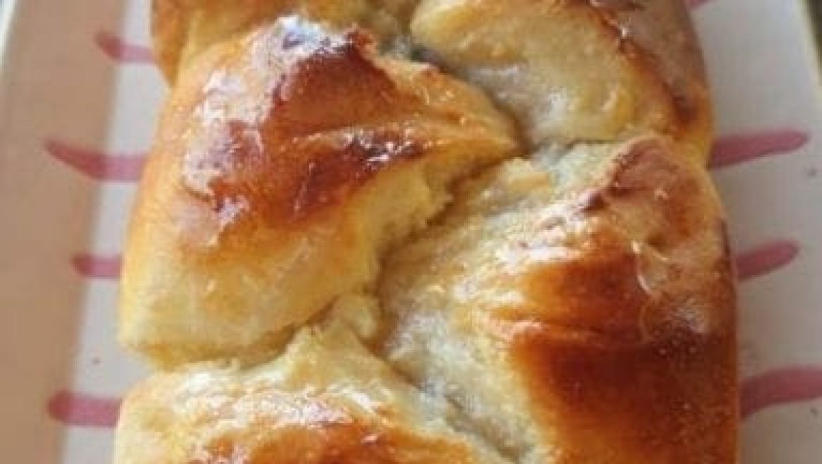 עוגת שמרים יוגורט רכה במילוי ריקוטה וחמוציות